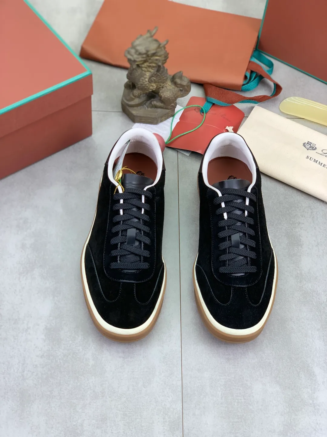 Men's men's shoes 💰P580 New model 💰 The latest casual shoes Loro Piana 💯 Top grade 💯 Buy the original copy 💯 Founded the existing Loro Piana company on April 24, 1924. It is the sixth generation of family operation, providing the best quality products to customers who are discerning about taste and quality. Imported original fly woven fabric with cowhide fabric, plain calfskin lining, hand-stitched thread with cowhide feet, original packaging, high-end outsole, size: 38-45 (customized for 46), 8️⃣ colors available